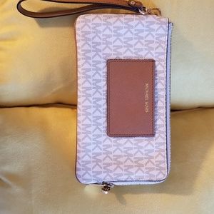 Authentic Michael Kors wristlet w/Double Zip Top